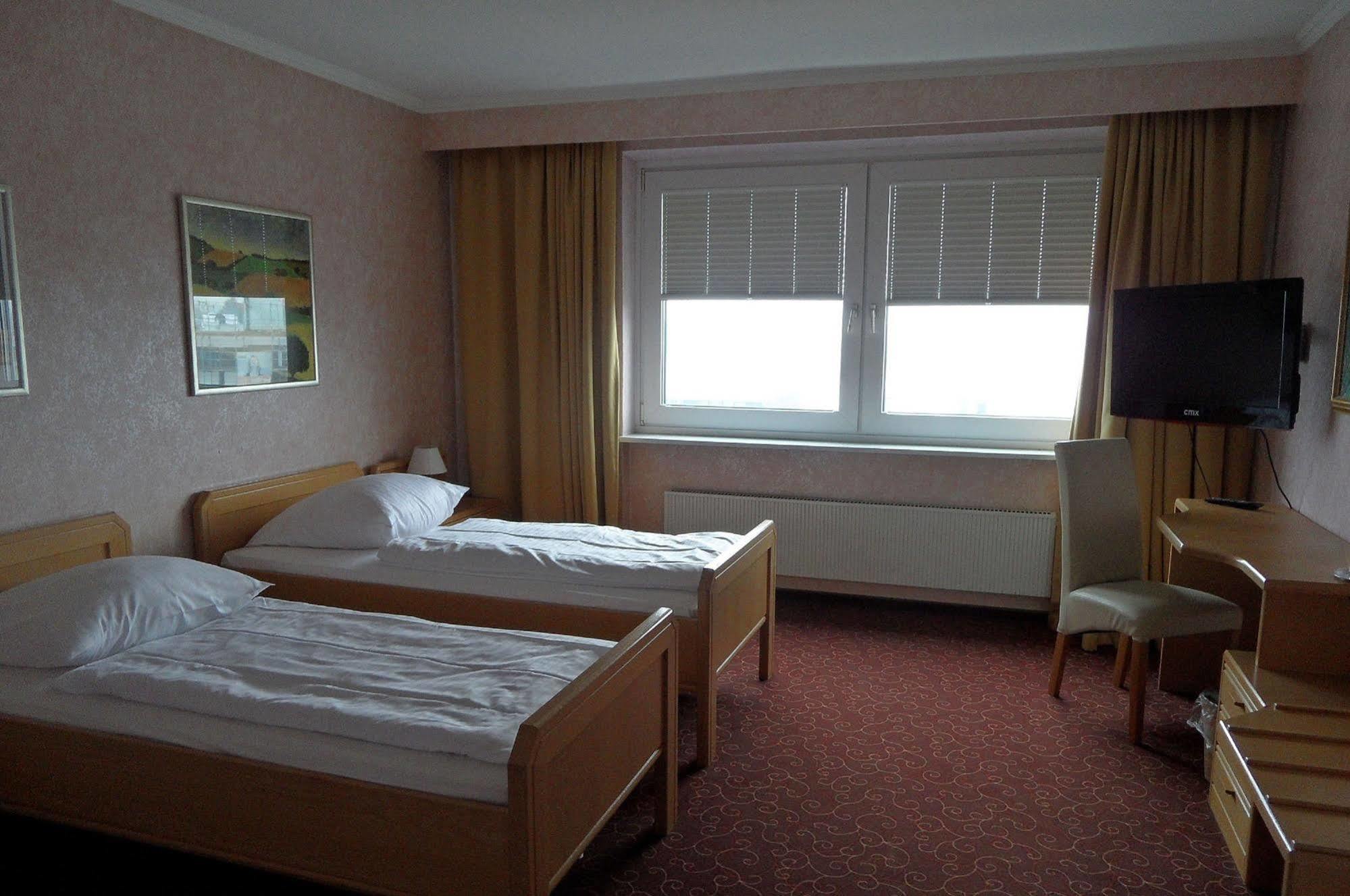 Wiking Hotel Henstedt-Ulzburg Esterno foto