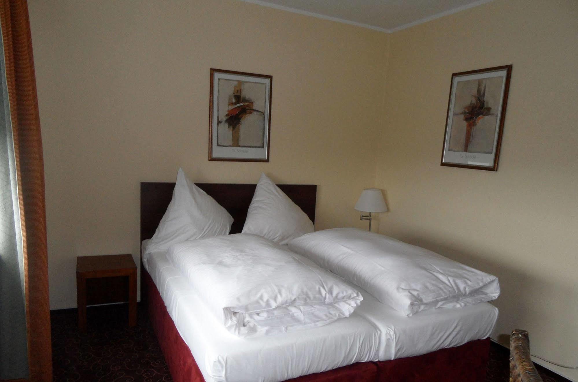 Wiking Hotel Henstedt-Ulzburg Esterno foto